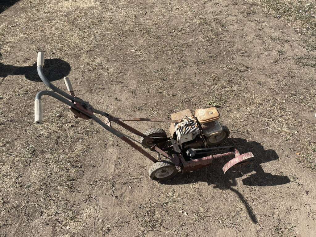 Gas Powered Lawn Edger / Trimmer