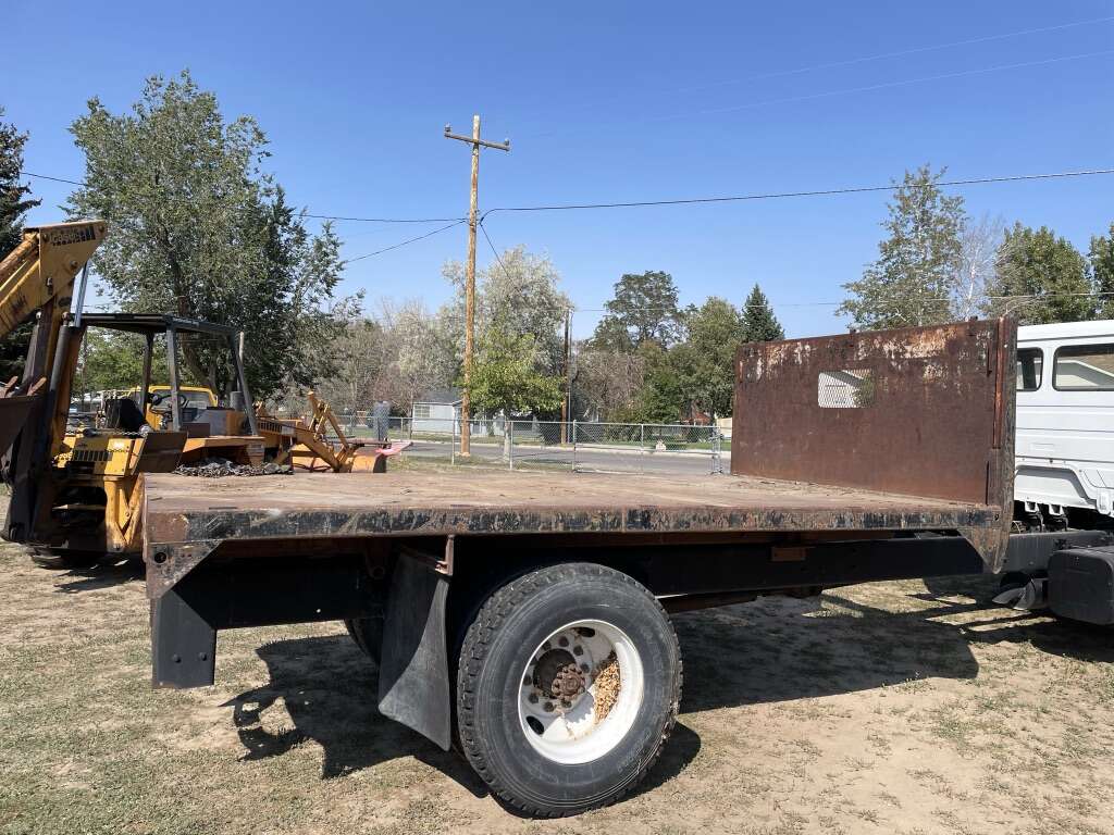 14' Long Metal Flatbed With Dump Cyl.