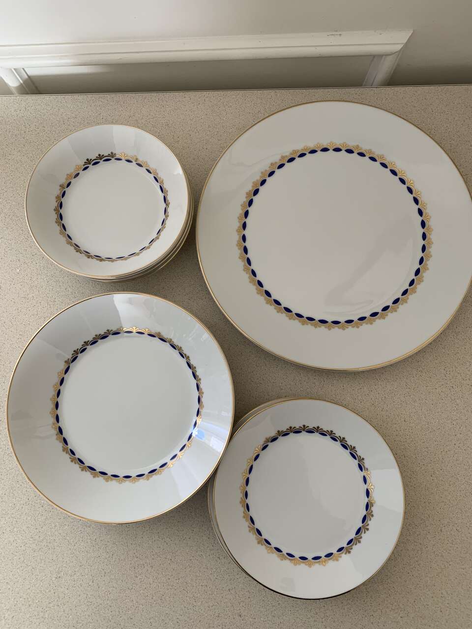 MIKASA Medici fine china set in cobalt blue and gold