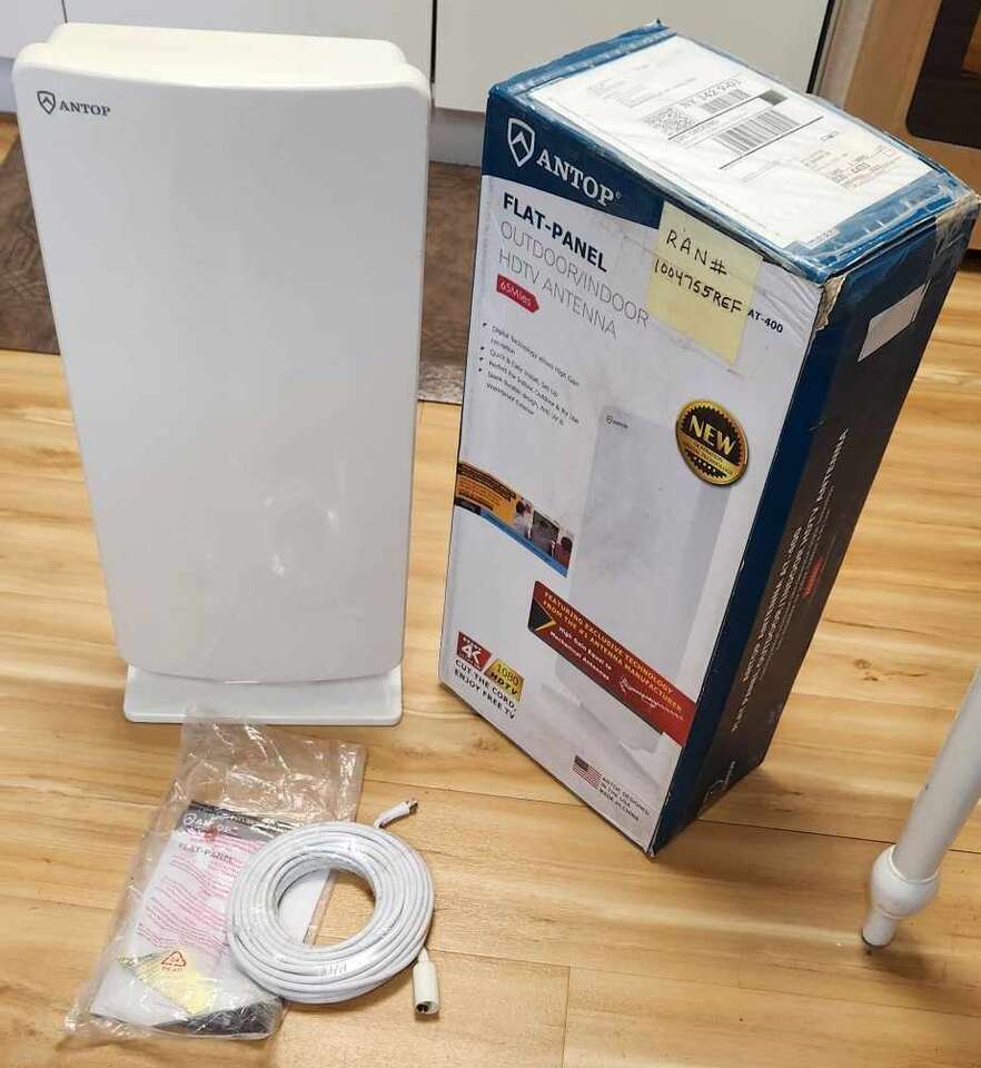 Flat-Panel Indoor/Outdoor Multi-Directional HDTV Digital Antenna with High Gain