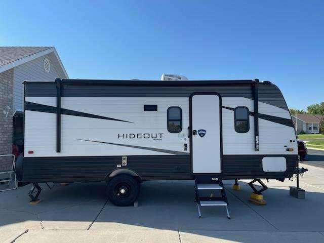 2021 Hideout 19' Trailer with Slideout