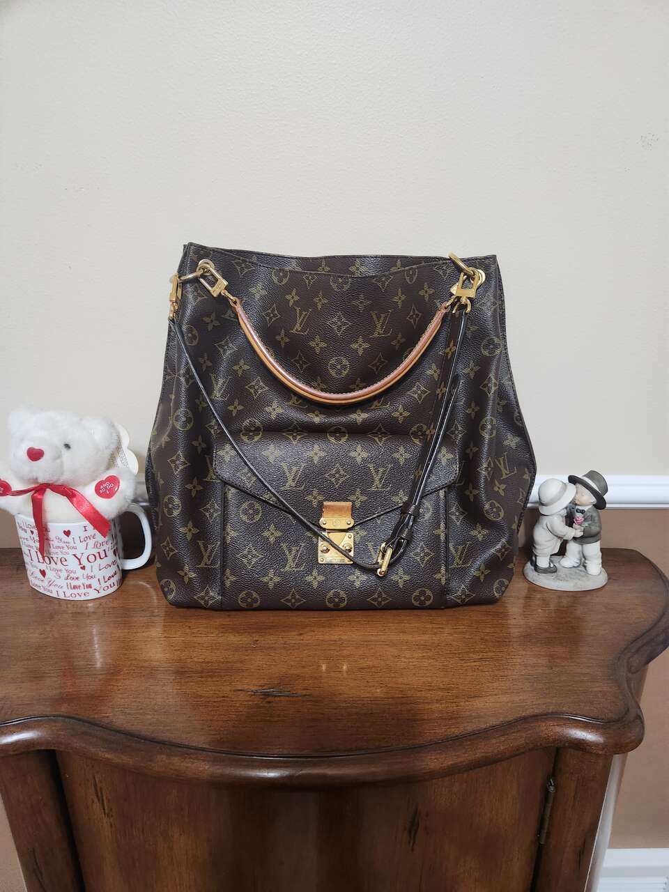 Louis Vuitton Metis Monogram Handbag