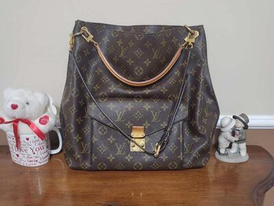 Louis Vuitton Metis Monogram Handbag