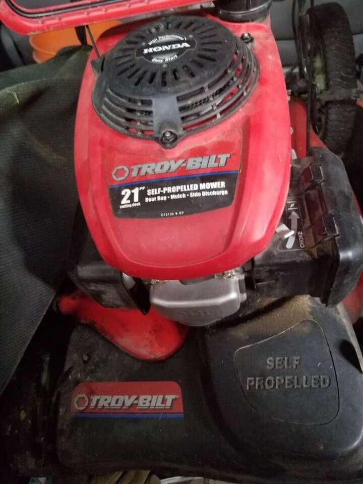 Troy-Bilt Mower with Broken Deck, Good Honda Engin