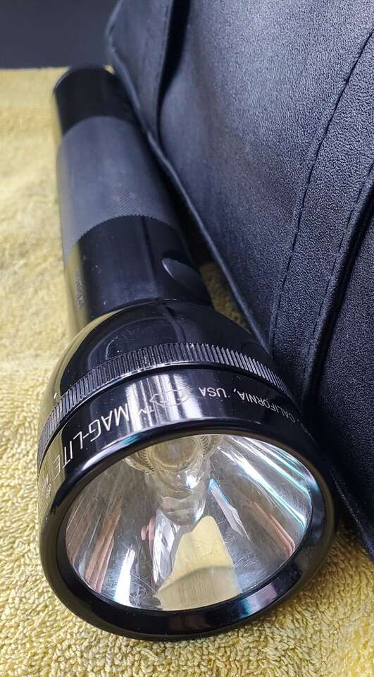 Mag-Lite Flashlight, 12-in Long