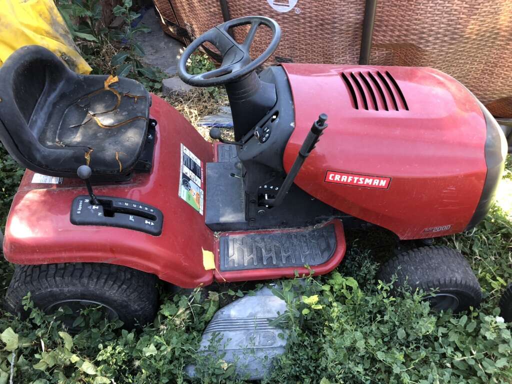 Craftsman Riding Mower (Selling The Entire Mower)