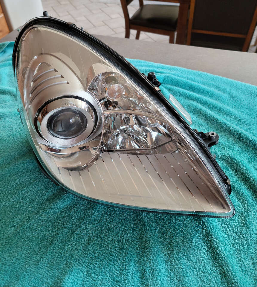 Mercedes SLK Headlamp assembly Like New