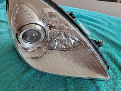 Mercedes SLK Headlamp assembly Like New