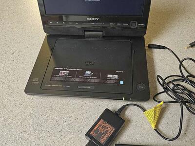 Sony DVP-FX921 Portable DVD Player w/ Battery pack, Charger, CAR CHARGER, Remote
