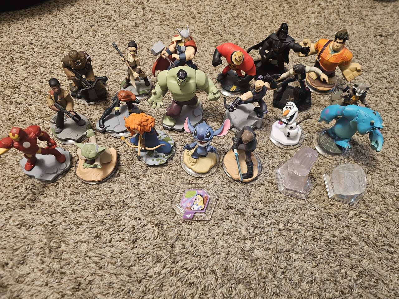 DISNEY INFINITY 21 TOY LOT. ALL WORKS. PS3 WII WII U