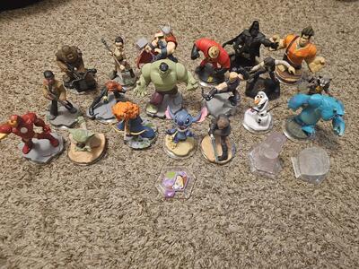 DISNEY INFINITY 21 TOY LOT. ALL WORKS. PS3 WII WII U