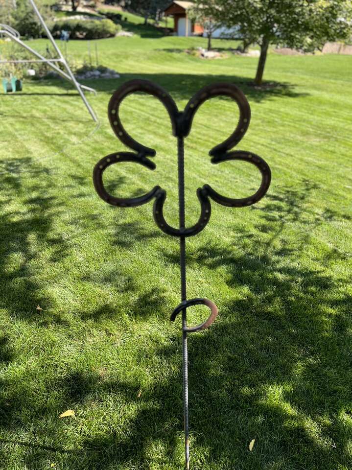 Horseshoe Art Flower