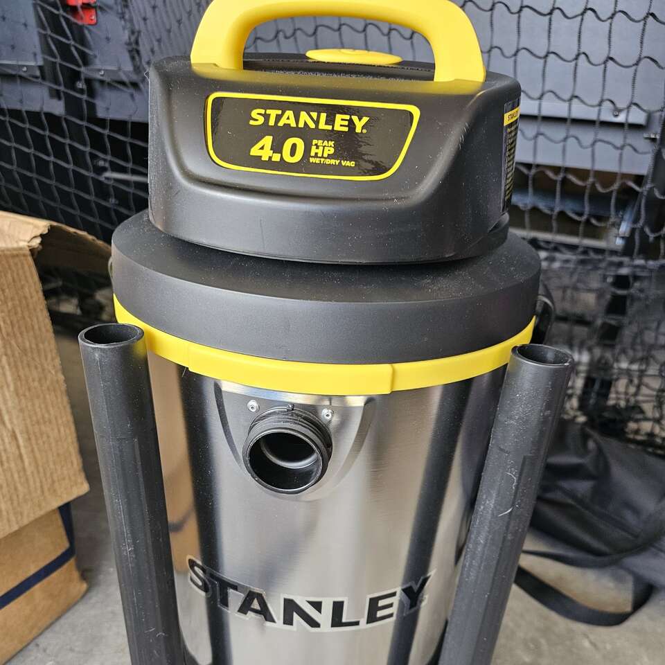 Stanley SL 18129 wet dry vacuum 4 gallon 4 peak