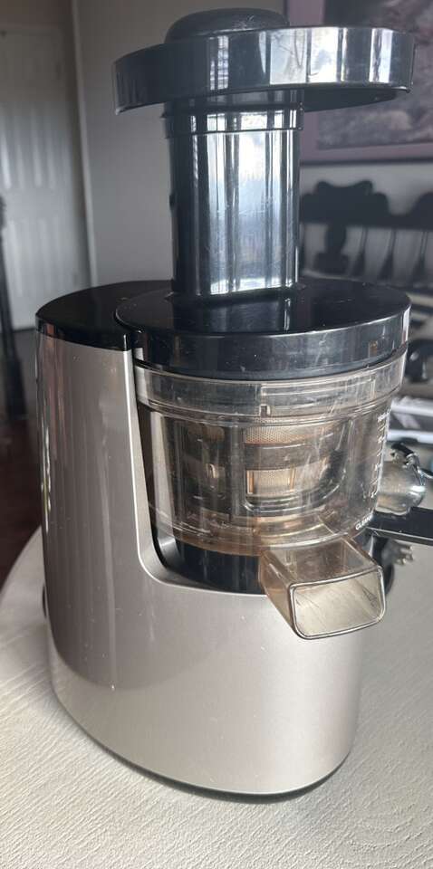 Hurom HH-SBB 11 Juicer