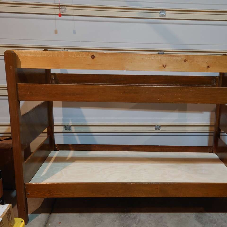 Free Twin bunk bed FREE