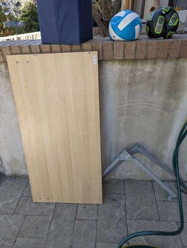 shelf with 2 brackets attach to wall