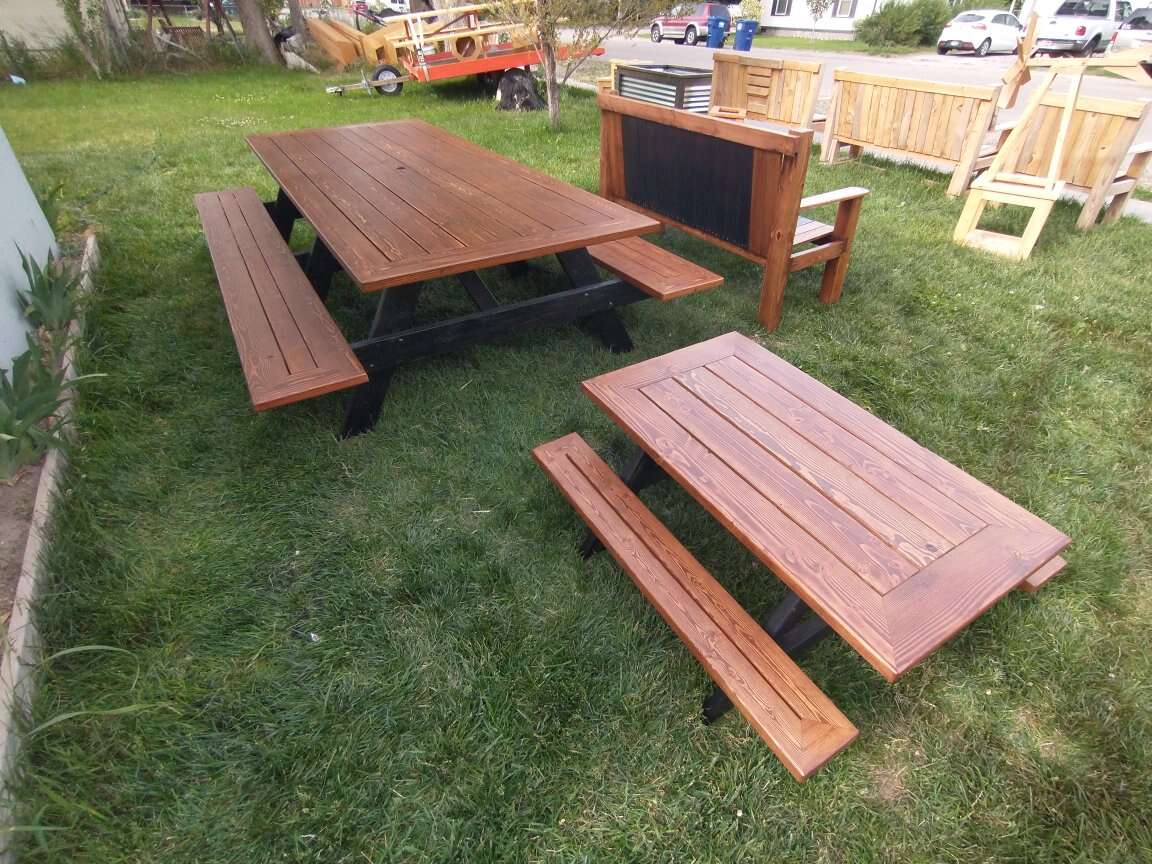 Children's picnic table. Fine finish grade