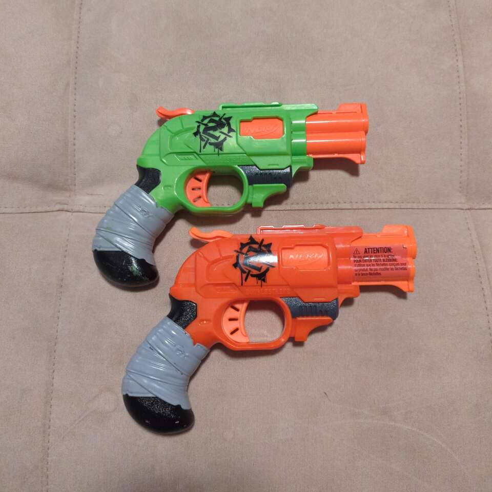 2x Nerf DoubleStrike two shot pistol toys