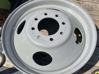 Accuride 19.5x6.00 wheel