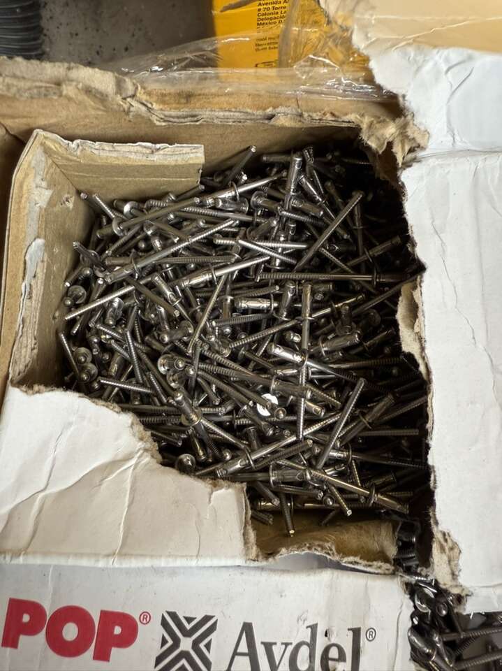 1,000 Stainless Steel Rivets