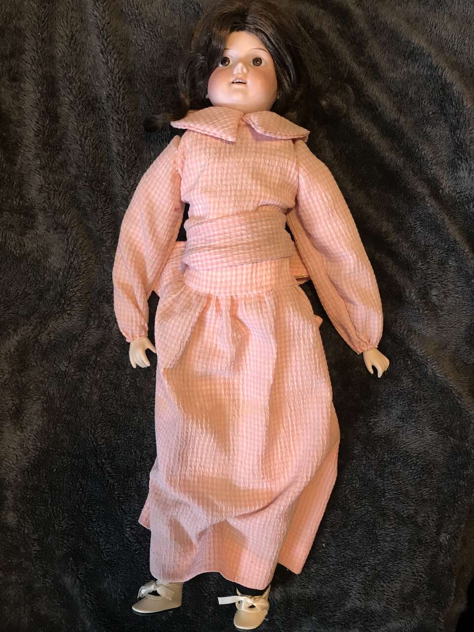22 Inches ARMAND MARSEILLE Bisque head doll Germany figure cloth body pink dress 370