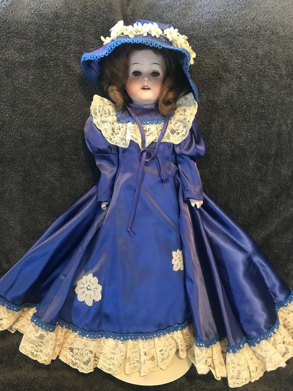 20 inches Heubach Bisque head doll 275 sleepy eyes leather body handmade dress Germany figure