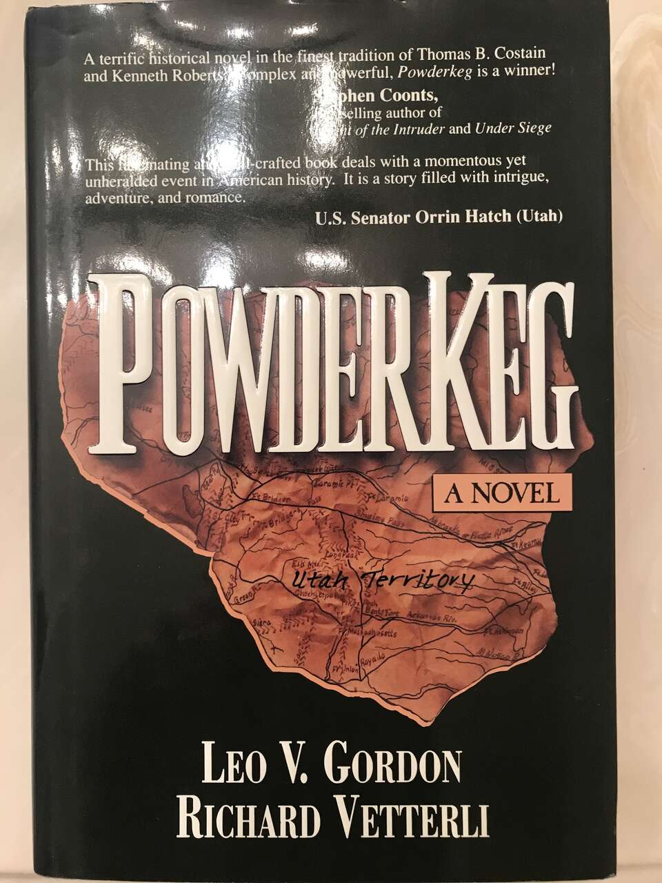 POWDERKEG Gordon, Leo V. ; Richard Vetterli 1991 First Edition First Printing