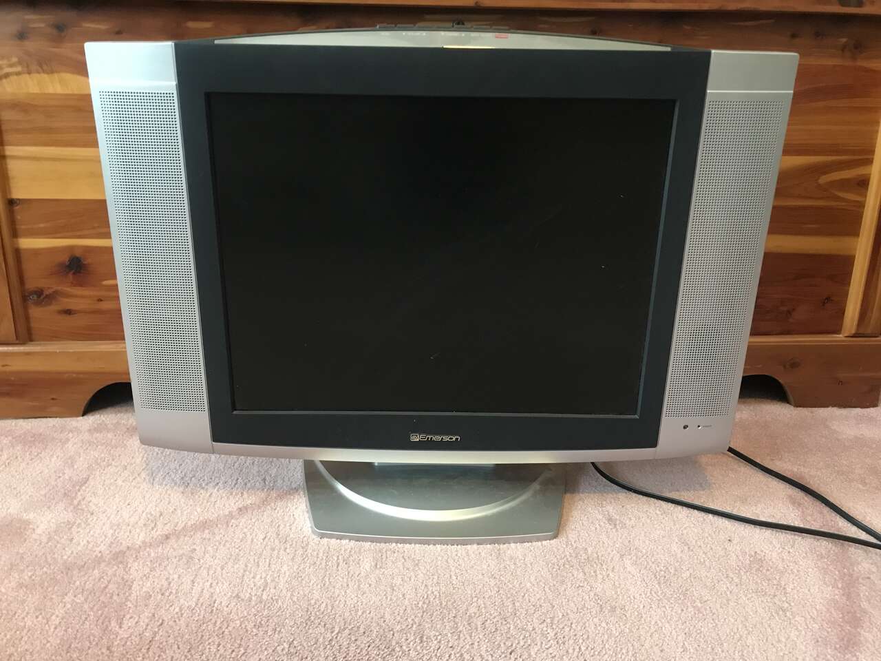 16" Emerson TV television LCD