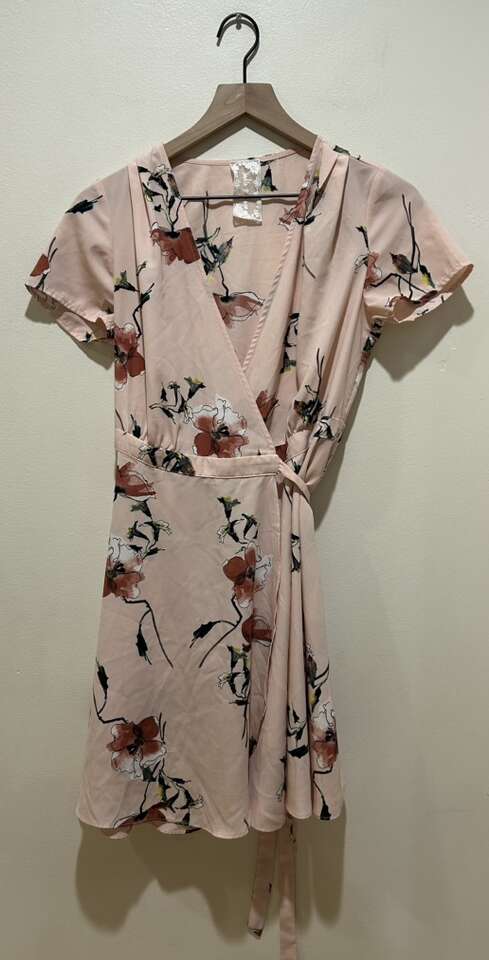 Sadie & Sage Pink Floral Wrap Mini Dress Small