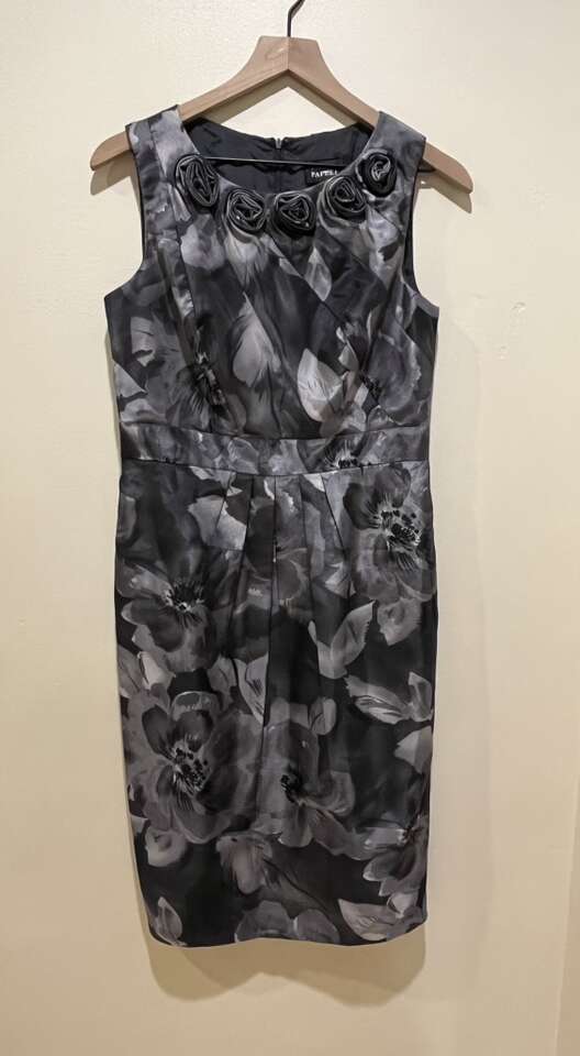 Adrianna Papell Grey Floral Sleeveless Dress 8
