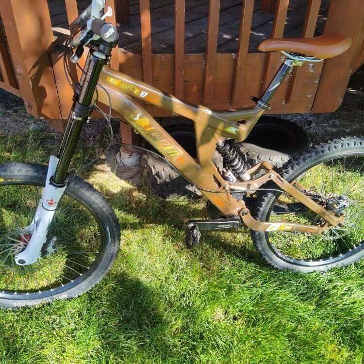 Specialized bighit3 downhill mountain bike