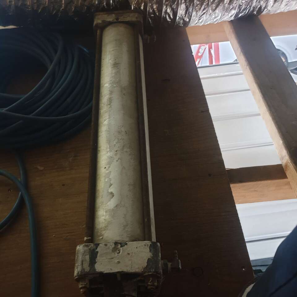 large hydraulic ram for sale