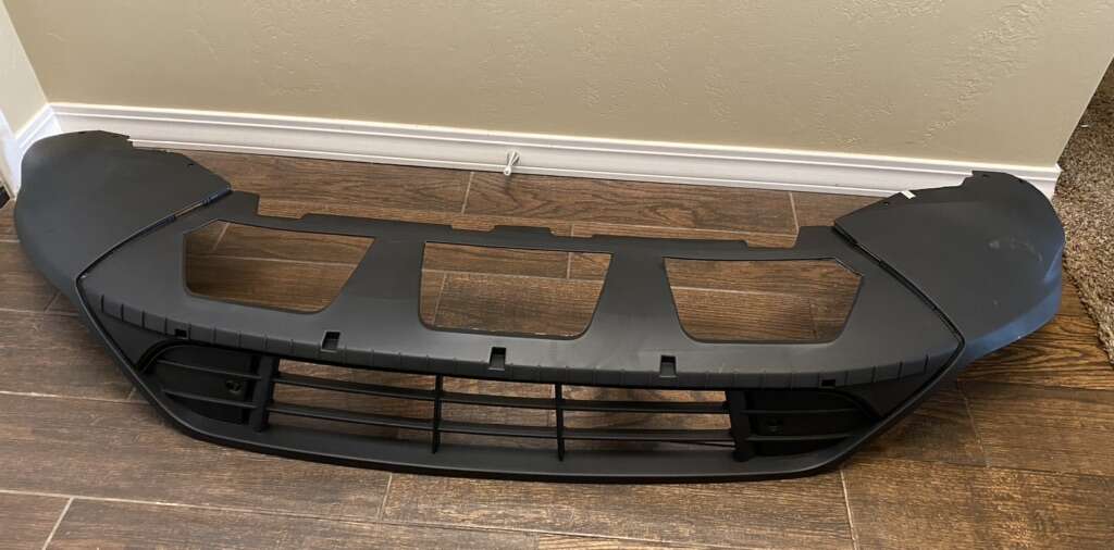 ‘17-‘19 Ford Escape Bumper Valance