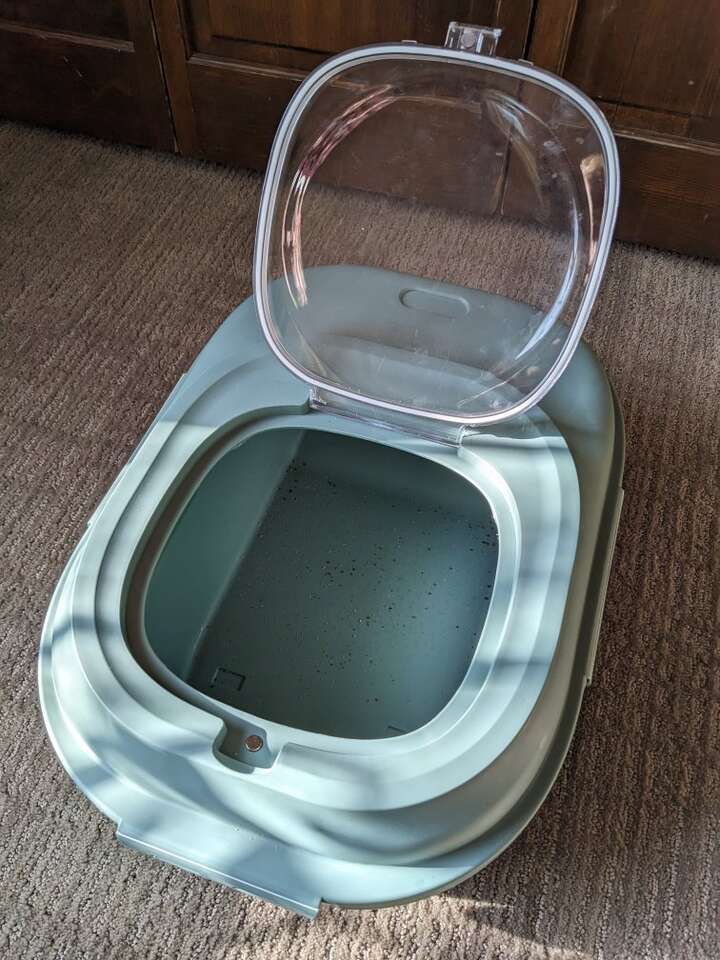 Collapsible, silicone, dry food storage bin