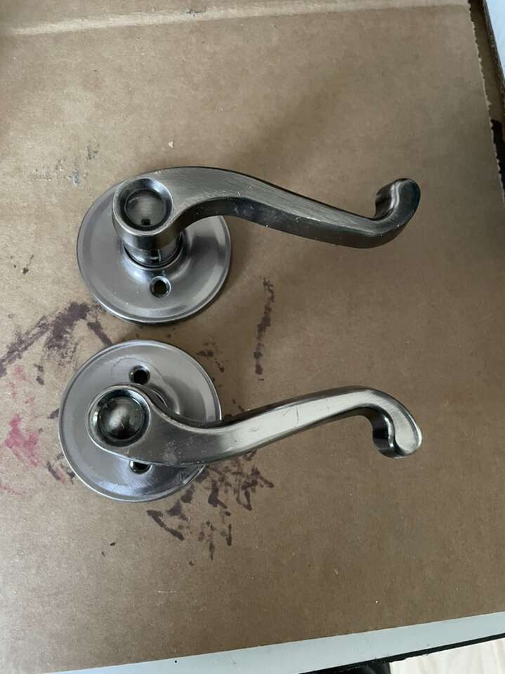 Door knobs (privacy and passageway)