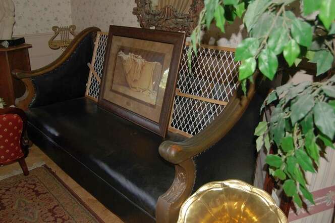 1930' S PERIOD ANTIQUE SOFA