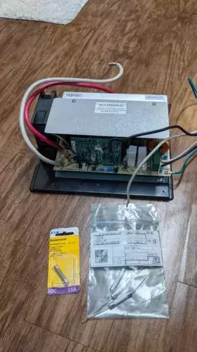 RV 12 volt converter WF-8955-AD-MBA