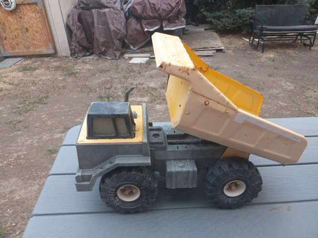 1983 vintage dump truck