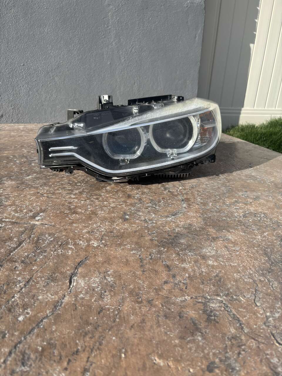 2015 BMW 320i headlight