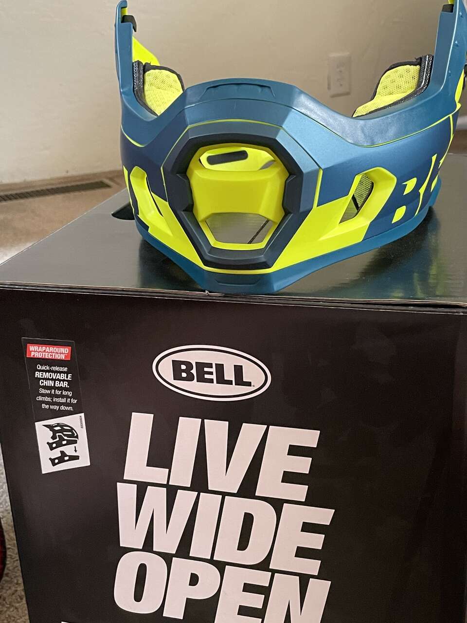 Bell Super DH chin bar