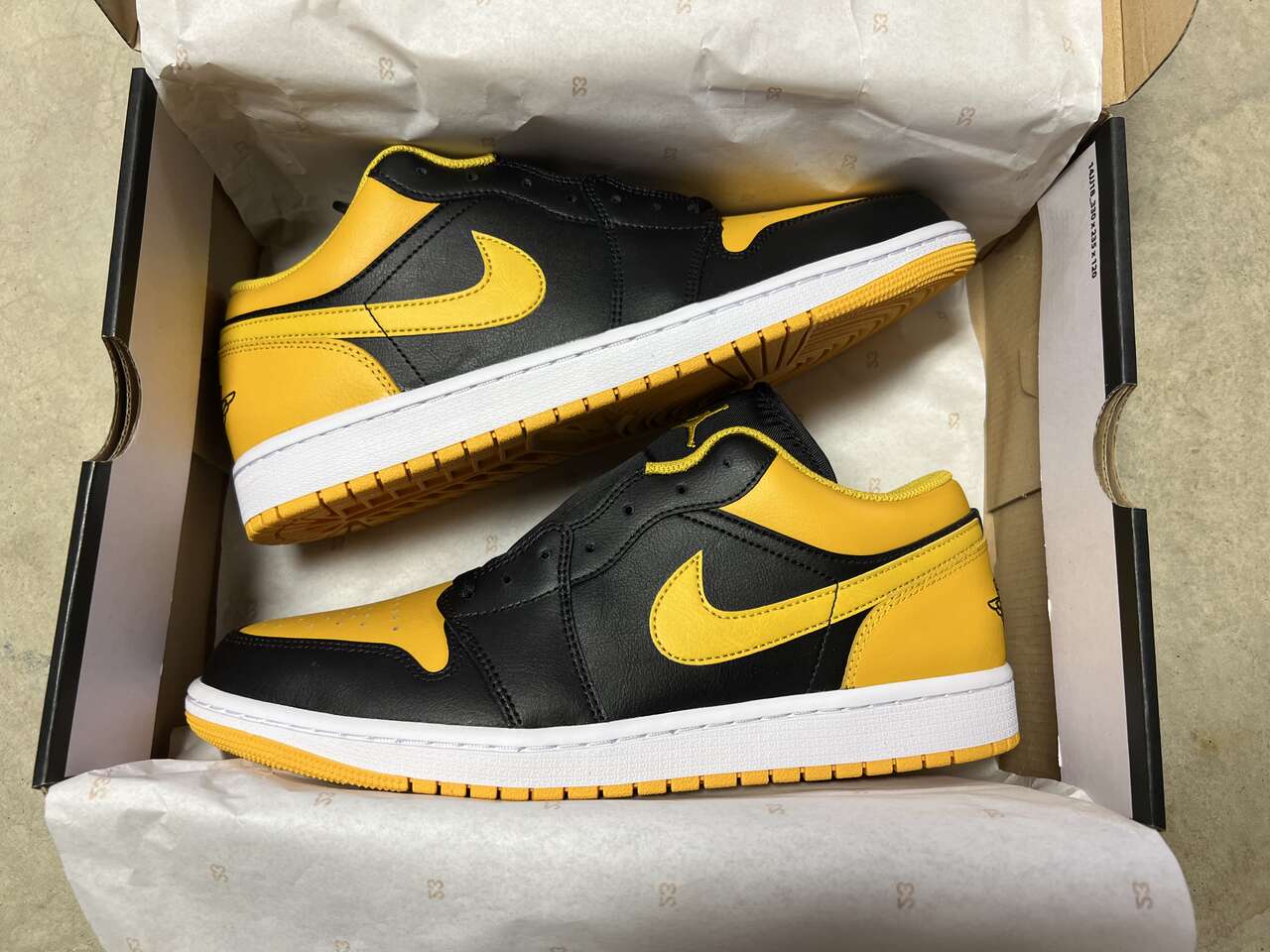 Nike Air Jordan 1 Low Yellow Ochre Taxi - Size 11 - NEW - 553558-072