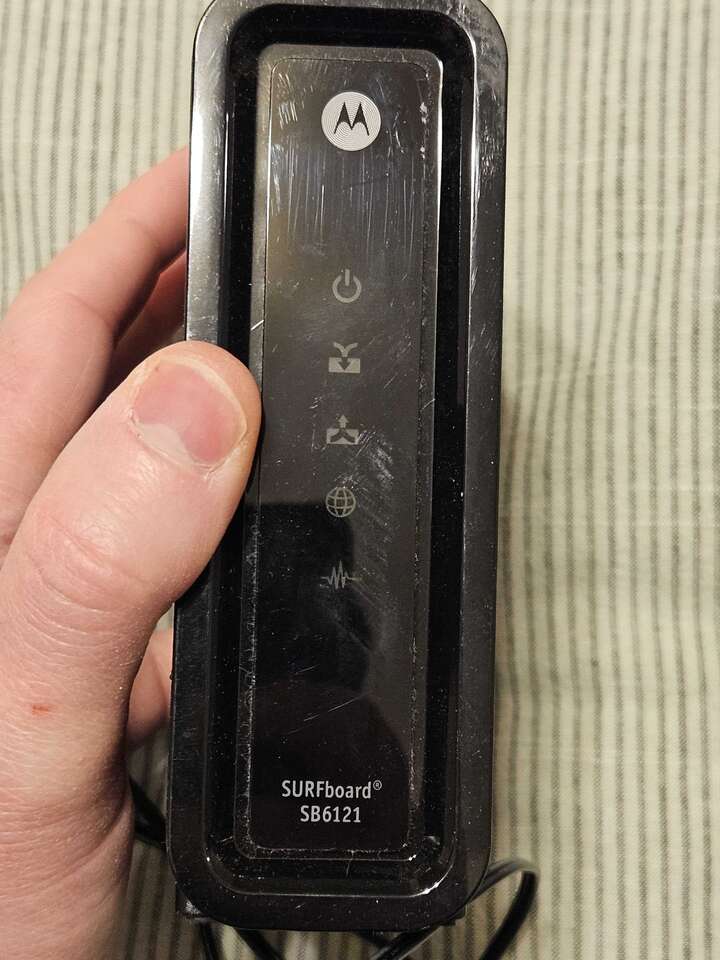 Surfboard SB6121 cable modem (compatible with comcast/xfinity)