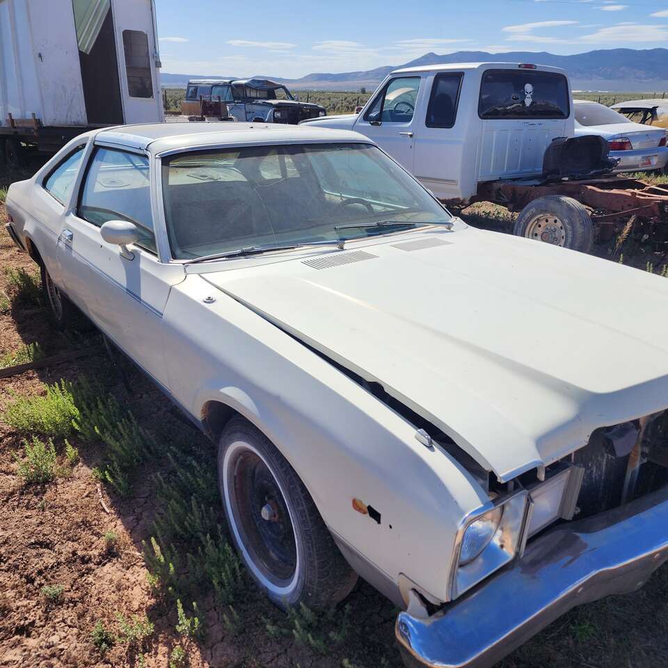 1978 plymouth volare/roadrunner v8 t-top 4 speed