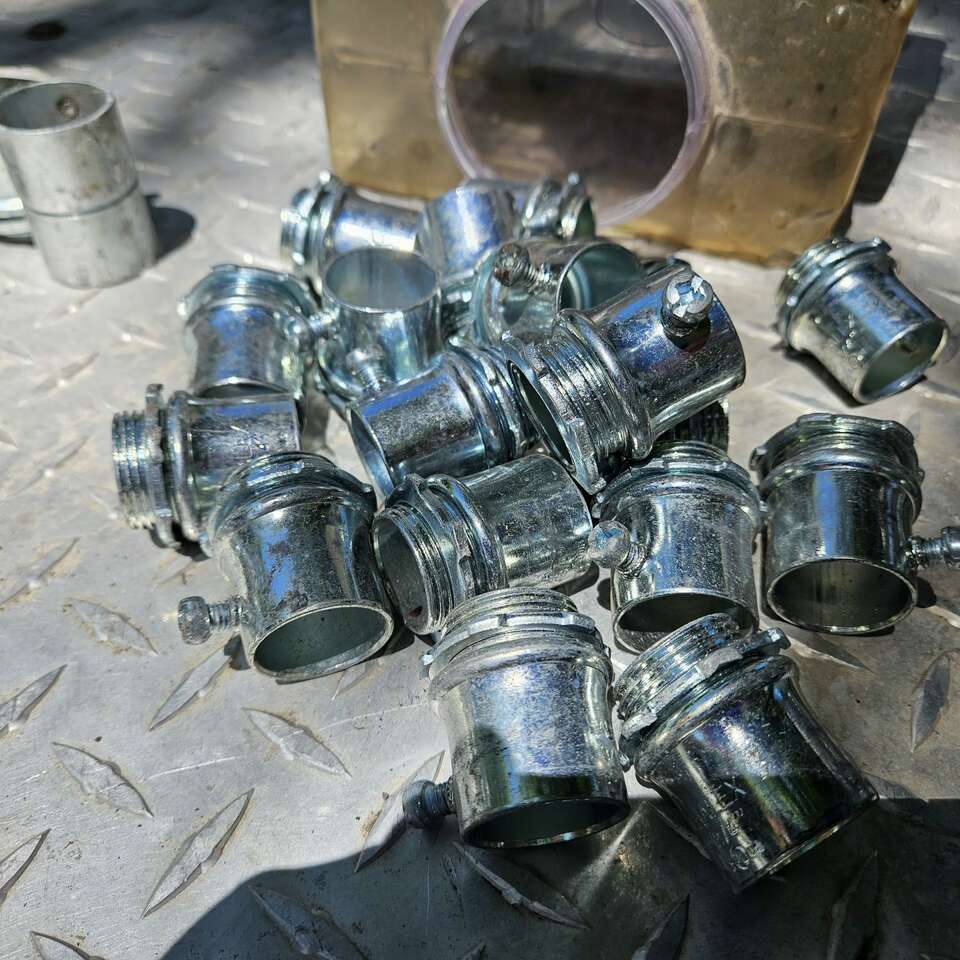 70 count New 1 inch CONDUIT fittings