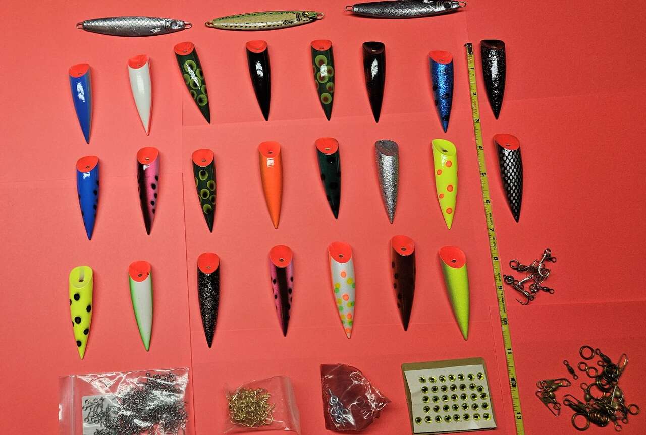 FISHING LURE 24 Piece Do it Yourself KIT.