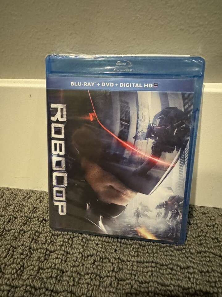 ROBOCOP — BLU-RAY + DVD + DIGITAL HD