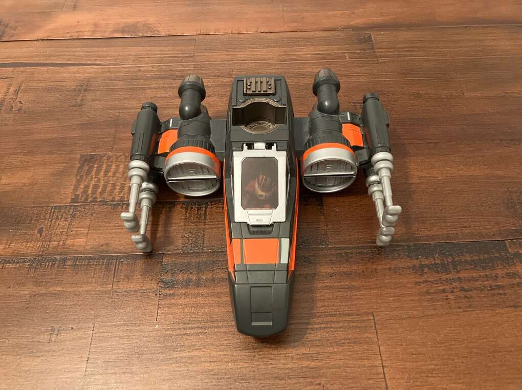 Star Wars Galactic Heroes X-Wing with Poe Dameron Firing Missiles