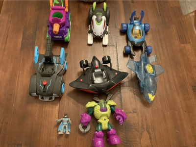 Imaginext Batman, Super Friend vehicle lot