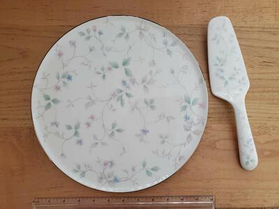 Mikasa 2 piece Cake Server