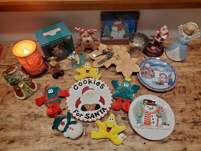 Christmas decor lot everything for $8